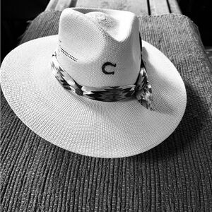 Charlie 1 Horse Navajo Straw size small. Perfect condition.